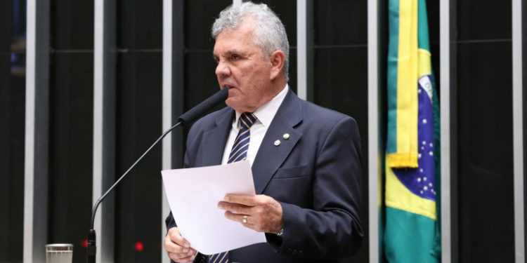 Câmara aprova suspensão de prescrição para condenado que fugir da prisão
