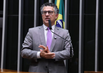 Projeto garante remarcação e desistência de passagens sem multa