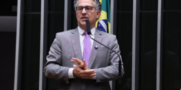 Projeto garante remarcação e desistência de passagens sem multa