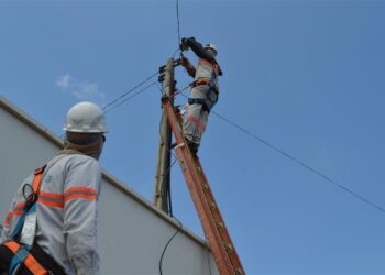 Energisa alerta para riscos e orienta profissionais para evitar acidentes com a rede elétrica em RO