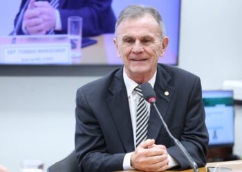 Comissão aprova projeto que desvincula multas de trânsito de veículos locados
