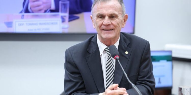 Comissão aprova projeto que desvincula multas de trânsito de veículos locados