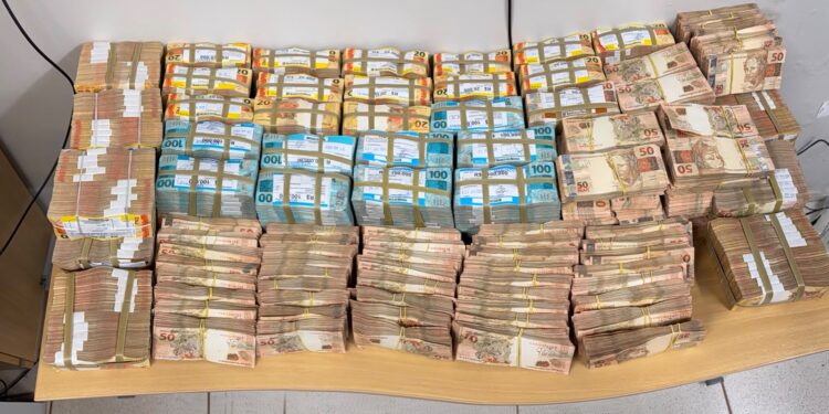 PF apreende R$ 2 milhões em investigação de lavagem de capitais em Porto Velho/RO