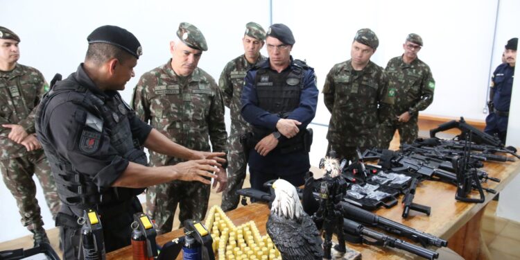 Visita da IGPM reforça parceria entre Exército Brasileiro e PMRO