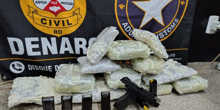 DENARC e Receita Federal apreendem 12 quilos de skunk e pistola 9 mm em Ji-Paraná