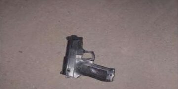 Homem é preso após apontar simulacro de arma para policiais militares e ser baleado