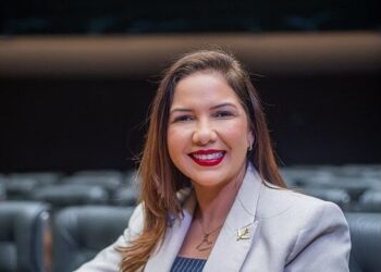Cristiane Lopes consolida mandato como referência nacional na defesa da maternidade atípica