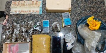 Polícia Militar apreende drogas e prende três pessoas durante operação na Linha 9