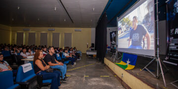 CINEAMAZÔNIA: Filme E Assim Aprendi a Voar inspira estudantes ao mostrar superação e inclusão por meio do audiovisual