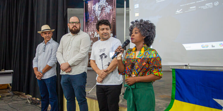 CINEAMAZÔNIA abre programação na Escola Major Guapindaia e aproxima estudantes do audiovisual produzido em Rondônia