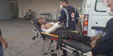 Homem é espancado com barra de ferro após suposto furto de televisão