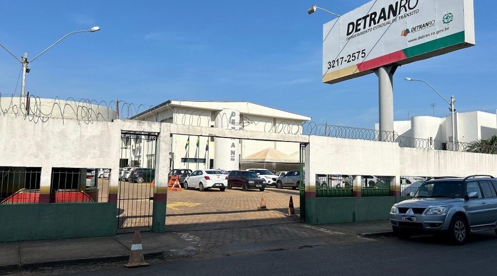 Detran/RO é condenado a indenizar motorista por veículo que virou sucata no pátio do órgão público