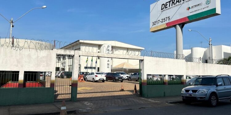 Detran/RO é condenado a indenizar motorista por veículo que virou sucata no pátio do órgão público