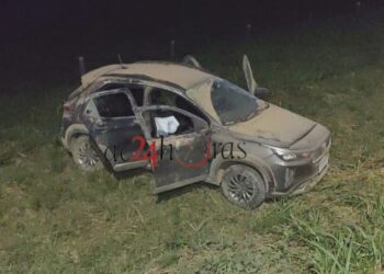 Acidente deixa feridos e dois carros capotados na BR-364
