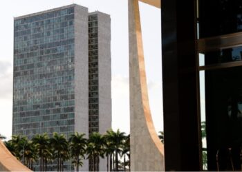 STF notifica ao Congresso que presidentes de partidos e ex-parlamentares não podem indicar emendas
