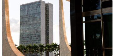 STF notifica ao Congresso que presidentes de partidos e ex-parlamentares não podem indicar emendas