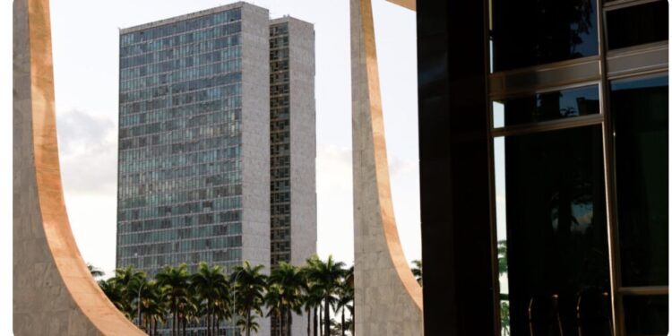 STF notifica ao Congresso que presidentes de partidos e ex-parlamentares não podem indicar emendas