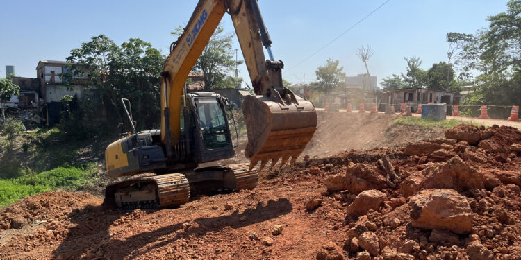 Obras avançam no canal Santa Bárbara com instalação de novas manilhas no Cai N’Água