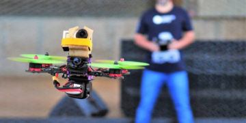 Projeto flexibiliza regras e dispensa licença para uso civil de drones