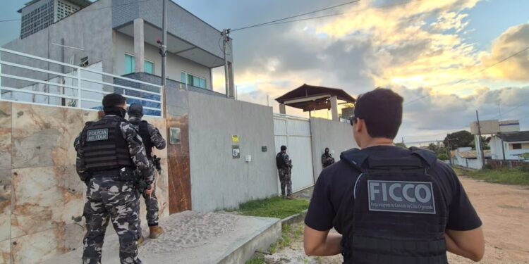 No Acre, operação policial mira grupo criminoso envolvido com tráfico de drogas e lavagem de dinheiro