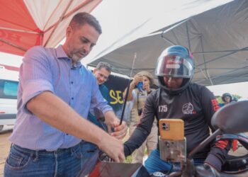 Motociclistas receberão capacete e antena corta-pipa em ação da Prefeitura