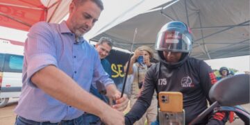 Motociclistas receberão capacete e antena corta-pipa em ação da Prefeitura
