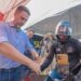 Motociclistas receberão capacete e antena corta-pipa em ação da Prefeitura