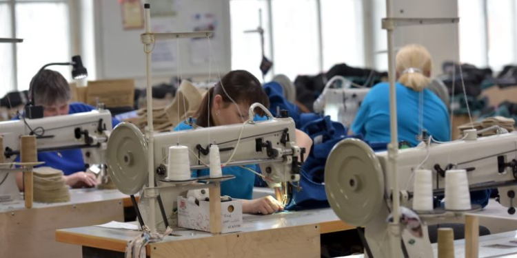 Projeto prevê desoneração para empresas afetadas por jornada de 40 horas