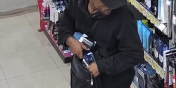 Homem é suspeito de furtar produtos de loja após entrar no local com currículo