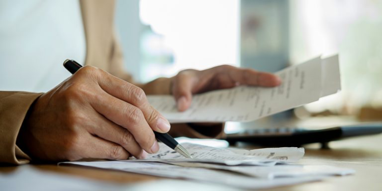 Projeto obriga bancos a divulgar taxa real de juros e destacar o custo total de empréstimos