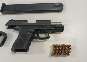 adolescente de 15 anos é flagrado com pistola; ele e o comparsa confessaram que iriam cometer novo assalto