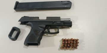 adolescente de 15 anos é flagrado com pistola; ele e o comparsa confessaram que iriam cometer novo assalto