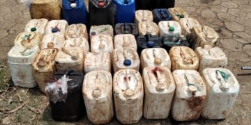 PF apreende 1.000 litros de combustível em porto clandestino