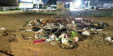 Moradores transformam cruzamento em lixão a céu aberto em Porto Velho; site Rondonianoar vai monitorar e denunciar responsáveis