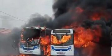 VEJA O VÍDEO:Incêndio atinge garagem da empresa Minerva em Rolim de Moura