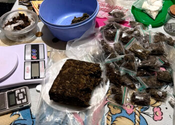 POLÍCIA MILITAR PRENDE SUSPEITO DE TRÁFICO DE DROGAS E APREENDE ENTORPECENTES EM JI-PARANÁ
