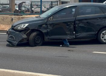 Colisão entre caminhão e carro provoca lentidão na BR-364, em Porto Velho