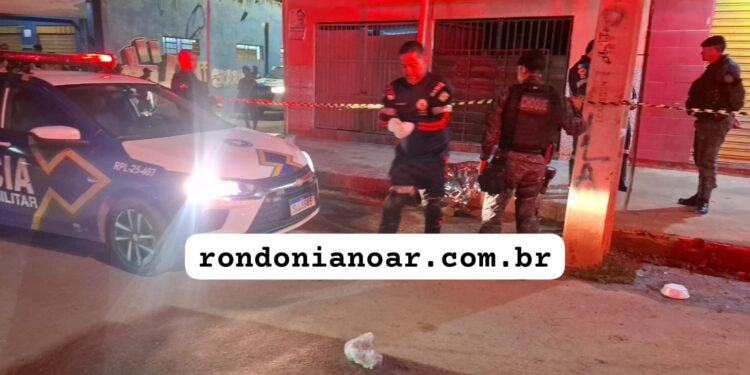 Dupla em moto atira e mata homem em frente ao Mercado do Peixe