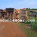Caminhão carregado de areia tomba na BR-364, próximo à Estrada dos Periquitos, em Porto Velho