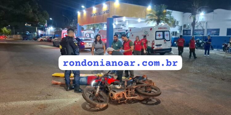 Motociclista fica gravemente ferido em colisão em frente ao Hospital João Paulo II