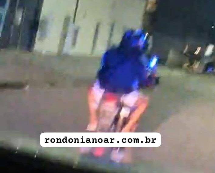 Motociclista foge de abordagem e passageira diz que gravava para postar nas redes sociais