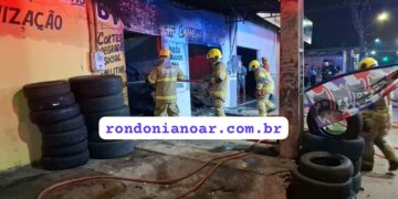 Incêndio atinge três comércios e deixa danos em outro estabelecimento na Zona Leste de Porto Velho