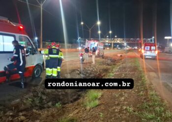 Motociclista fica gravemente ferido após perder controle e cair em vala na rodovia