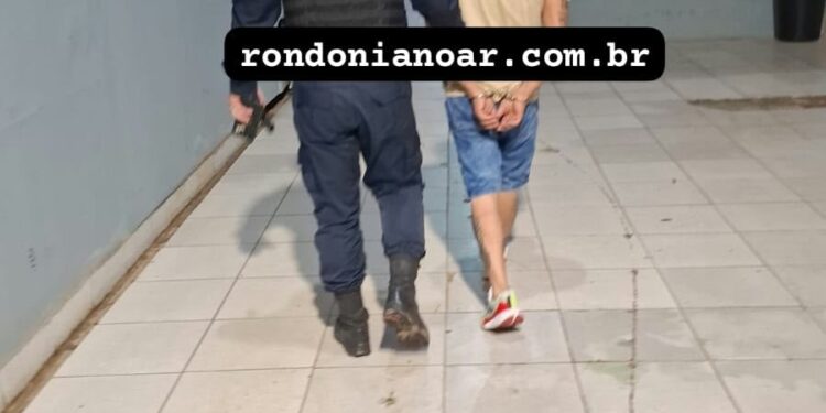 Denúncia anônima leva PM a prender homem armado em distribuidora de bebidas, em Porto Velho