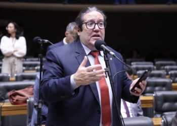 Projeto prevê que um terço da jornada de professores regidos pela CLT seja reservado para planejamento