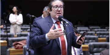 Projeto prevê que um terço da jornada de professores regidos pela CLT seja reservado para planejamento