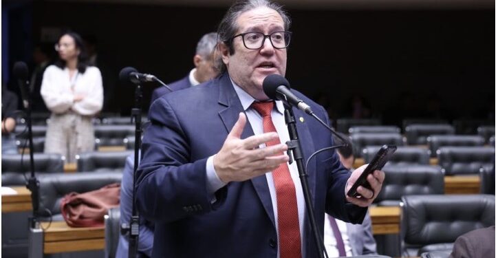 Projeto prevê que um terço da jornada de professores regidos pela CLT seja reservado para planejamento