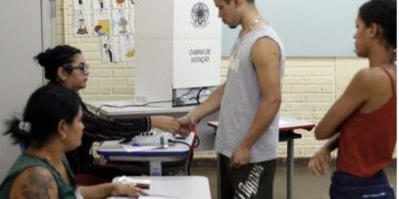 Brasileiros voltam às urnas no domingo para escolher presidente da República e seis governadores