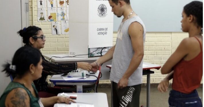 Brasileiros voltam às urnas no domingo para escolher presidente da República e seis governadores