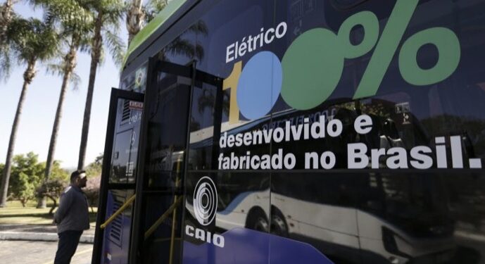 Projeto cria política nacional para eletrificar frota de ônibus e caminhões no Brasil